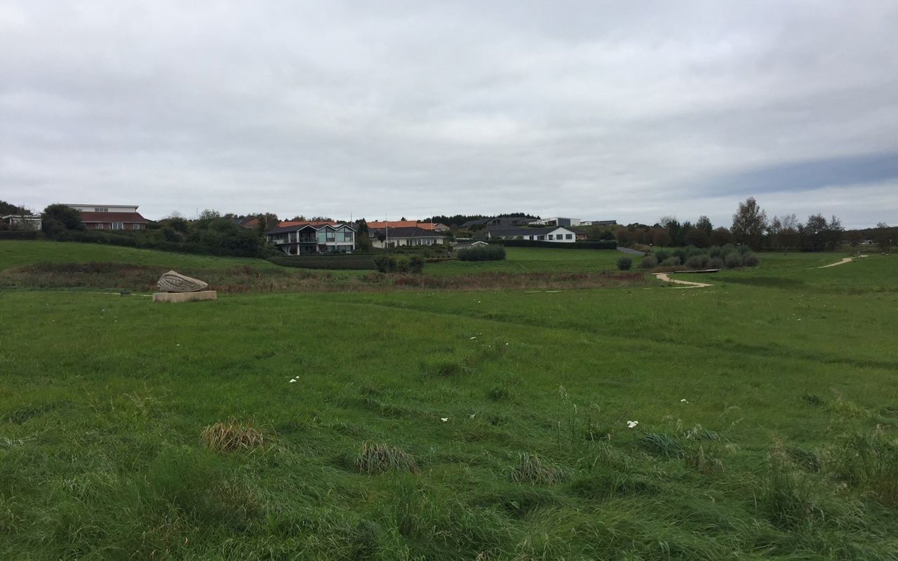 Stien på Kirkebakken er tilpasset landskabet