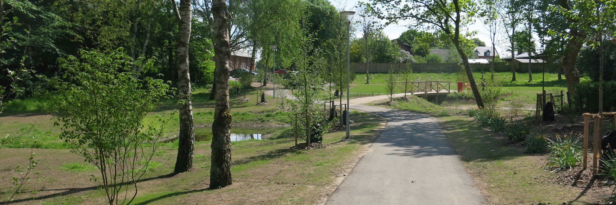Stien igennem parken.